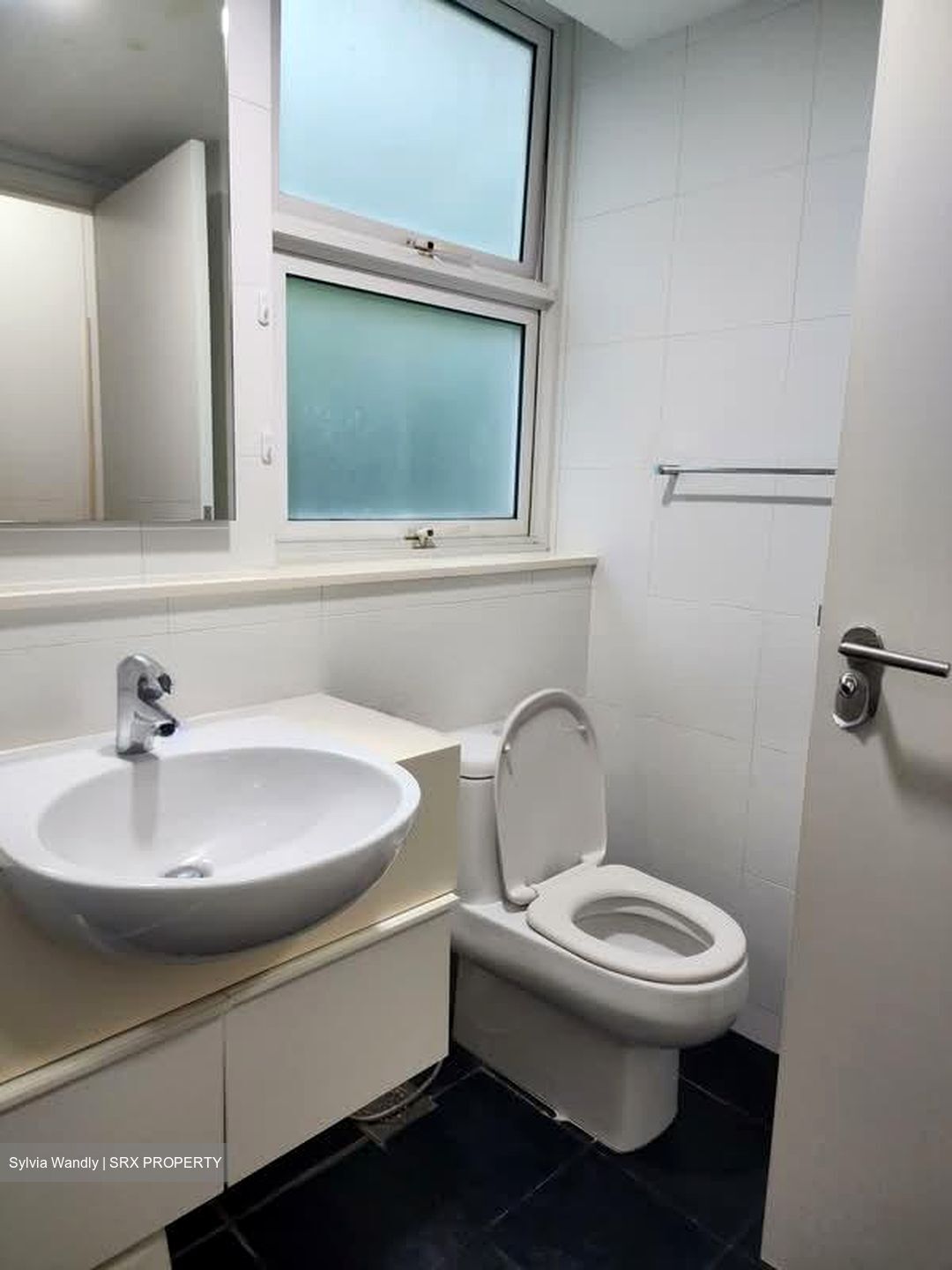 The Esparis (D18), Condominium #581243041